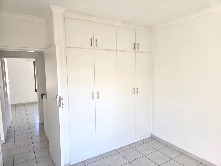 To Let 3 Bedroom Property for Rent in Esterville Western Cape